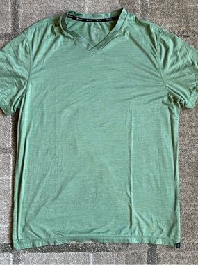 Gaiam Light Green V-Neck Men's Tee T-shirt